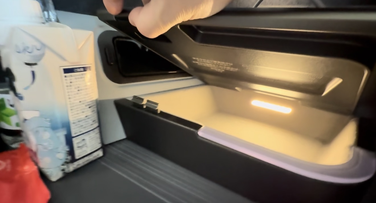 Lit side storage compartment in the JAL A350-1000 business class suite
