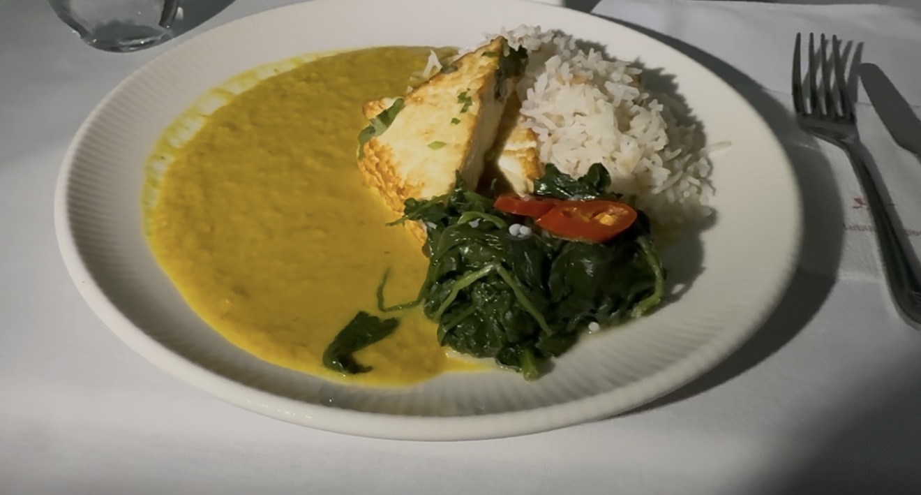 Paneer korma with rice and blanched spinach, the vegetarian main in LOT business class