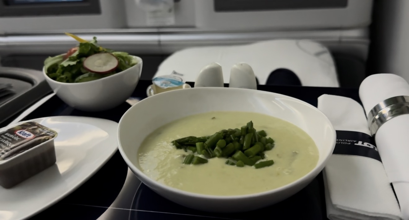 Asparagus cream soup with a side salad in LOT 787 business class
